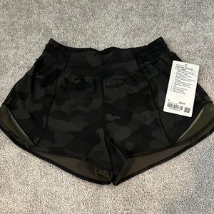 NWT Lululemon Hotty Hot High Rise Short 2.5” - Camo Size 6